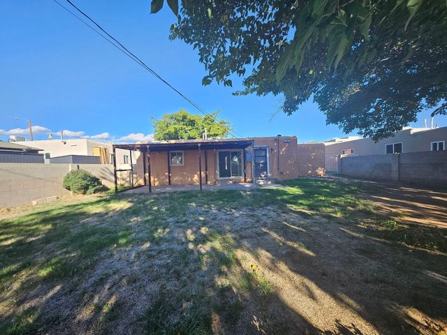 2333 CAGUA Drive NE, Albuquerque, NM 87110