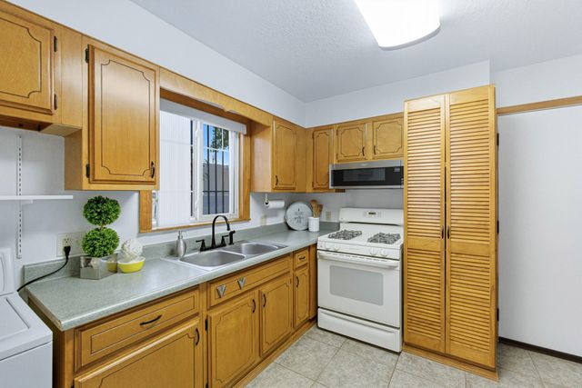 2333 CAGUA Drive NE, Albuquerque, NM 87110