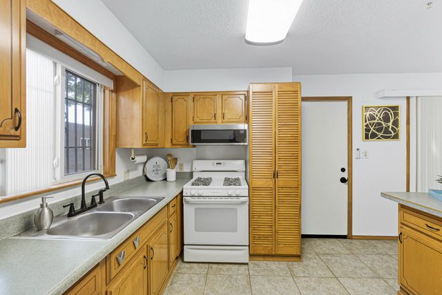 2333 CAGUA Drive NE, Albuquerque, NM 87110