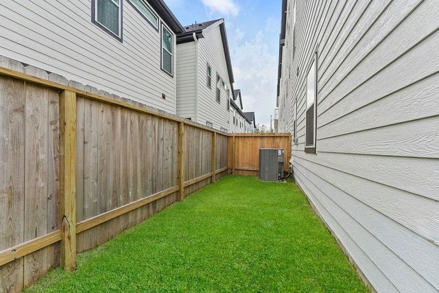 1128 Highland Row Lane, Houston, TX 77091