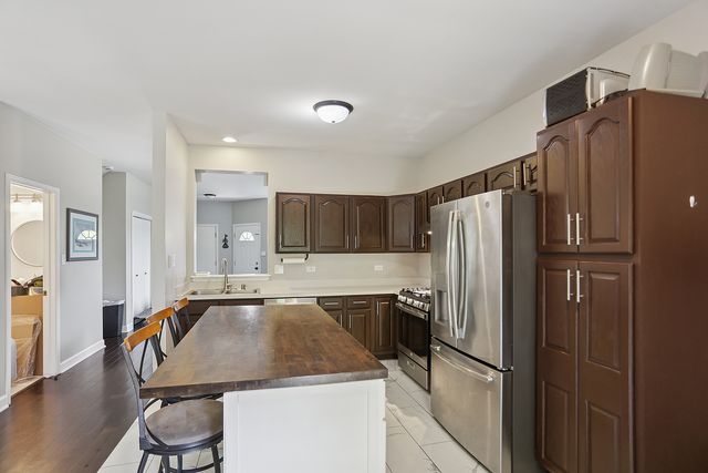 9002 Mansfield Drive, Tinley Park, IL 60487