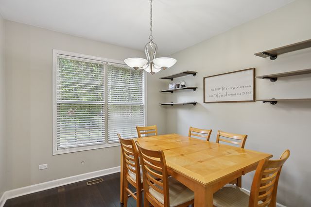 9002 Mansfield Drive, Tinley Park, IL 60487