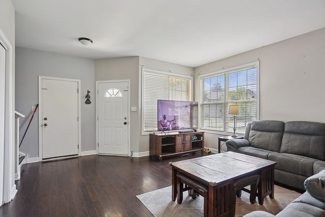 9002 Mansfield Drive, Tinley Park, IL 60487