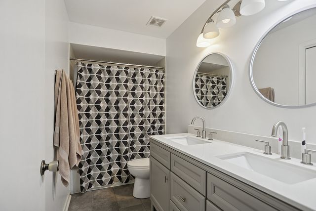 9002 Mansfield Drive, Tinley Park, IL 60487