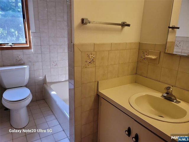 1643 Maple Street, Fort Lee, NJ 07024