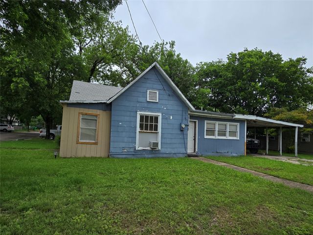 602 N Weaver Street, Gainesville, TX 76240