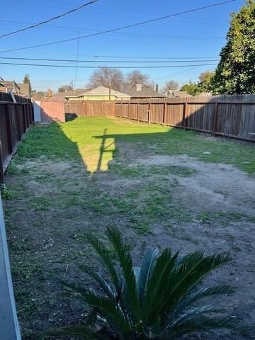 325 N 7th Street, Fowler, CA 93625