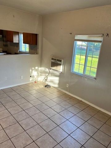 325 N 7th Street, Fowler, CA 93625