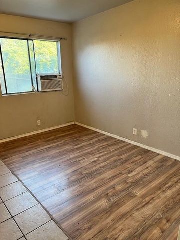 325 N 7th Street, Fowler, CA 93625