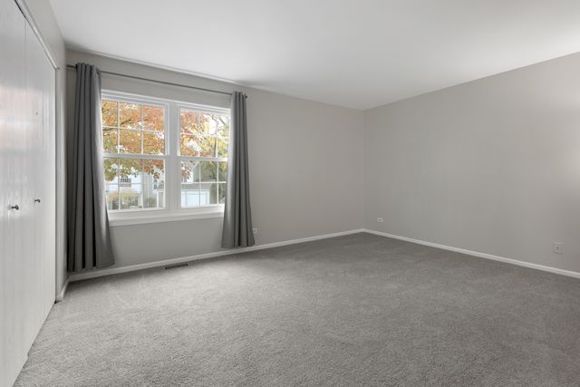 215 Half Moon Circle, Aurora, IL 60504