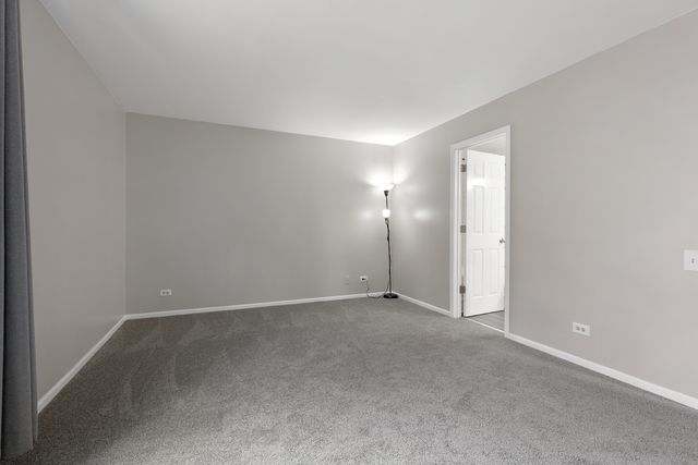 215 Half Moon Circle, Aurora, IL 60504