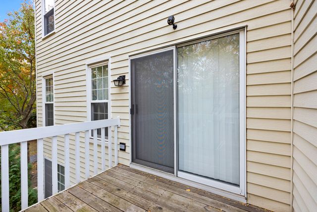215 Half Moon Circle, Aurora, IL 60504