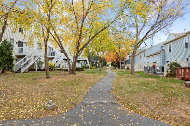 215 Half Moon Circle, Aurora, IL 60504