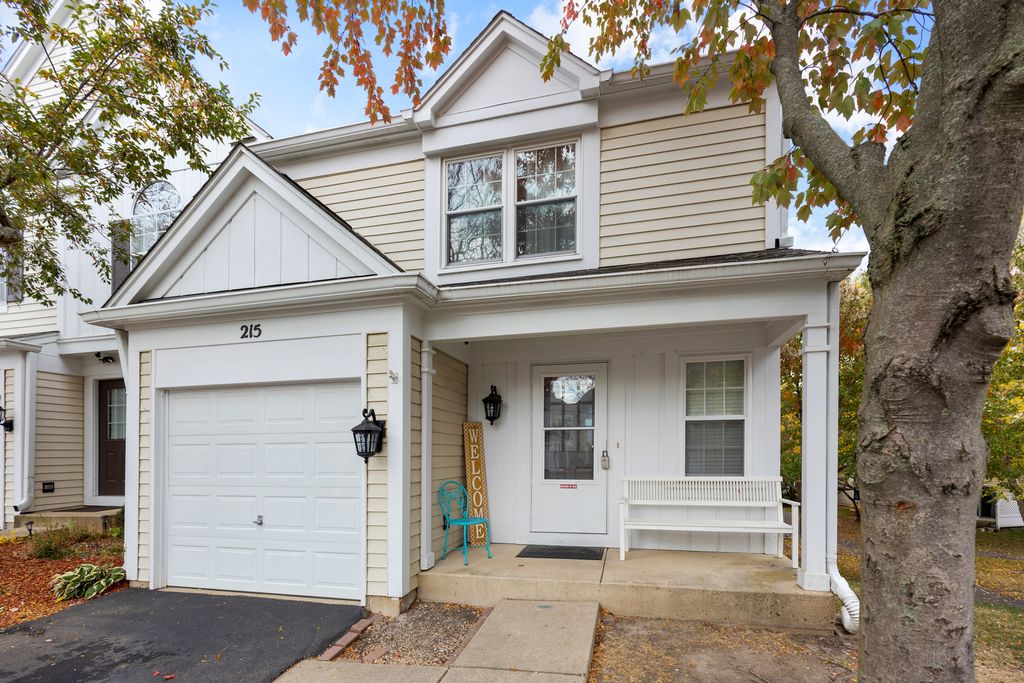 215 Half Moon Circle, Aurora, IL 60504
