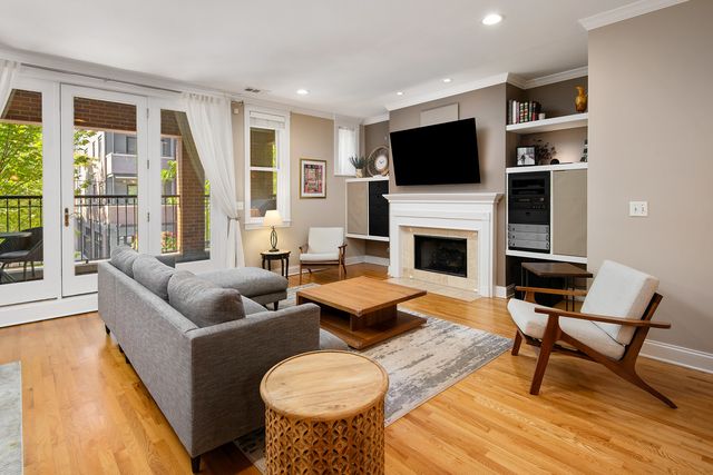 2461 N Lincoln Avenue 2S, Chicago, IL 60614