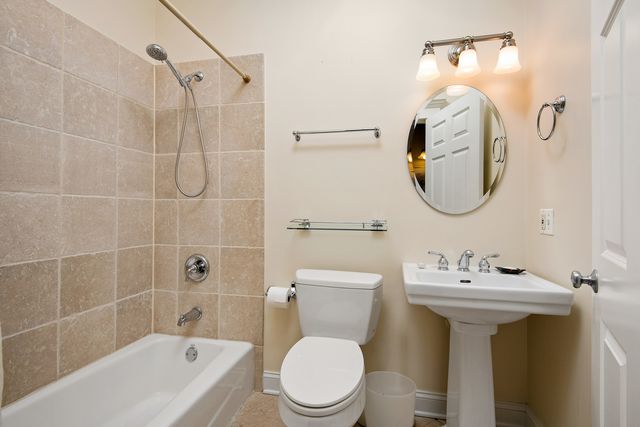 2461 N Lincoln Avenue 2S, Chicago, IL 60614