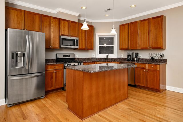 2461 N Lincoln Avenue 2S, Chicago, IL 60614