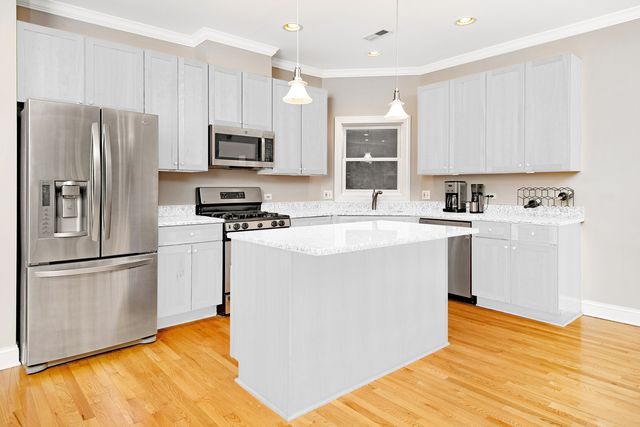 2461 N Lincoln Avenue 2S, Chicago, IL 60614