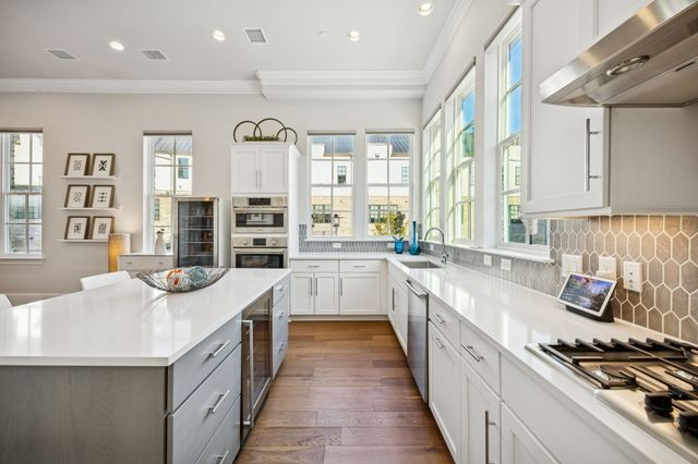 653 Dalton Lane, Irving, TX 75039