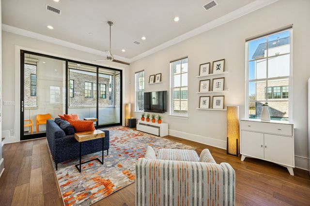 653 Dalton Lane, Irving, TX 75039