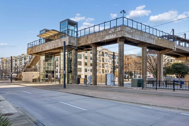 653 Dalton Lane, Irving, TX 75039