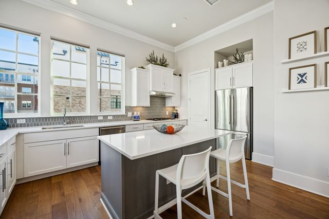 653 Dalton Lane, Irving, TX 75039