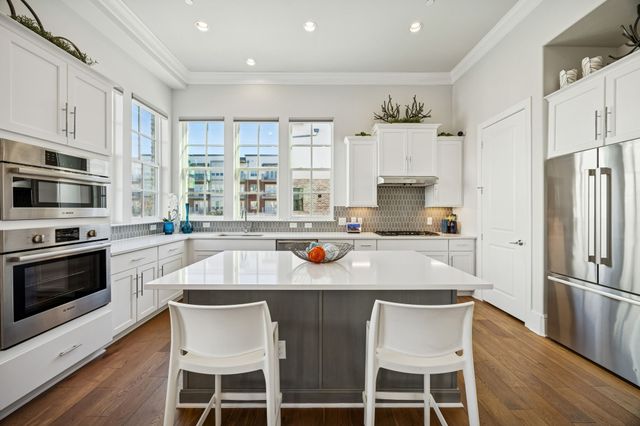 653 Dalton Lane, Irving, TX 75039