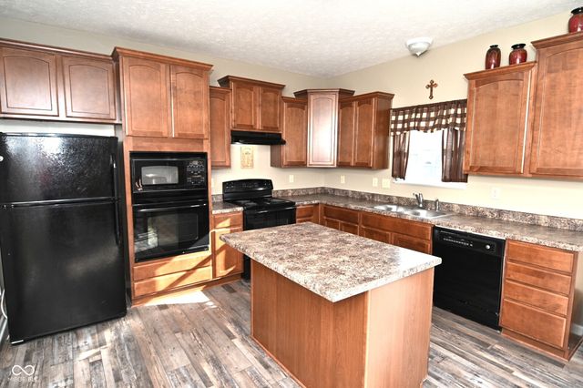 8643 Pattype Lane, Avon, IN 46123