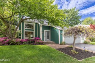 3809 Farmbrook Drive, Sylvania, OH 43560
