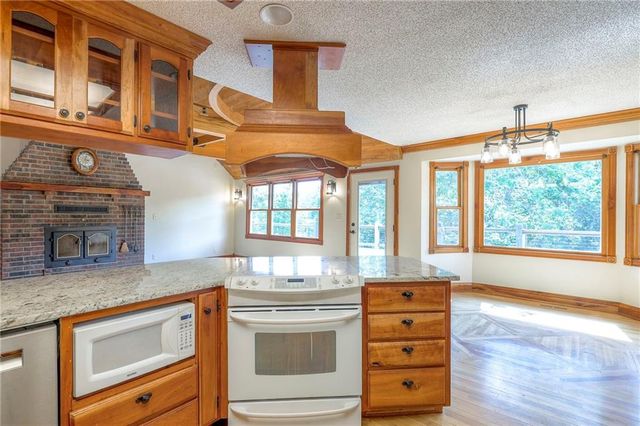 23400 Cottage Lane, Harrisonville, MO 64701