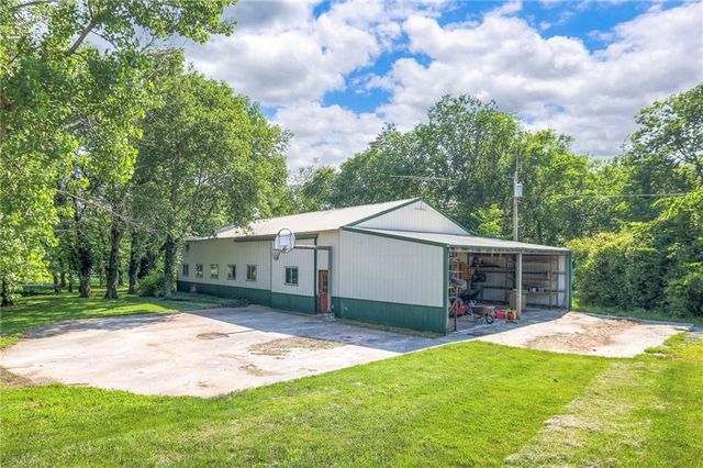 23400 Cottage Lane, Harrisonville, MO 64701