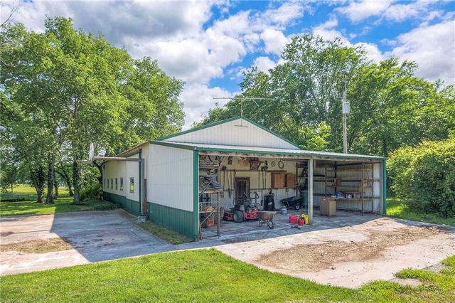 23400 Cottage Lane, Harrisonville, MO 64701