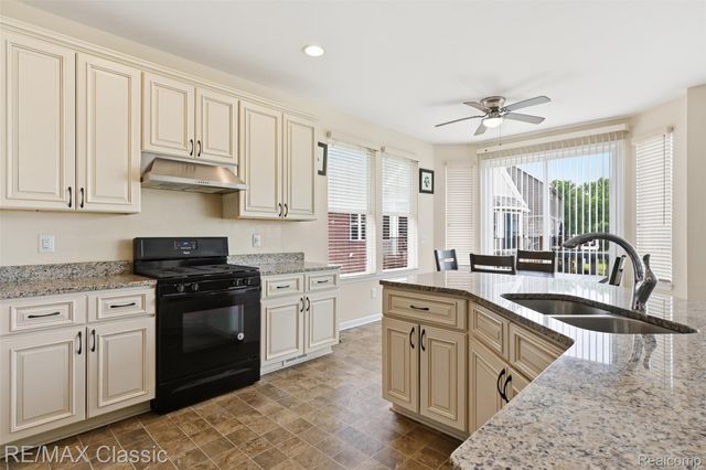 36945 Everett Drive, Westland, MI 48185