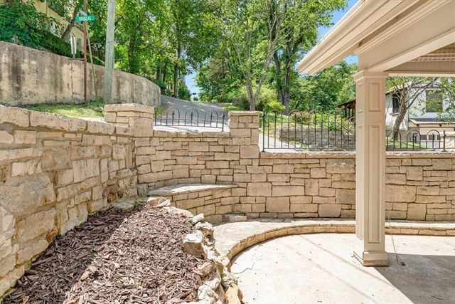 4 Douglas Street, Eureka Springs, AR 72632