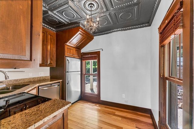4 Douglas Street, Eureka Springs, AR 72632