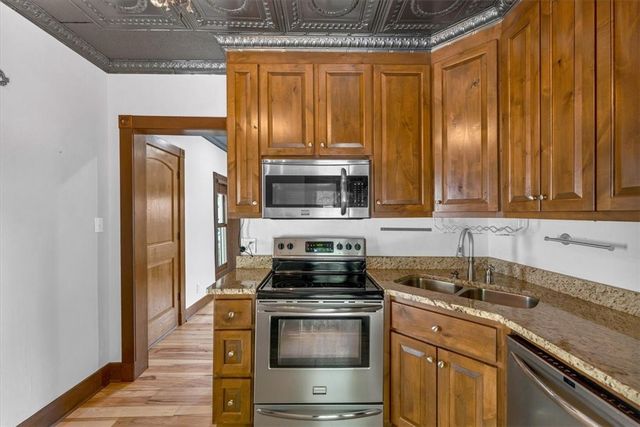 4 Douglas Street, Eureka Springs, AR 72632