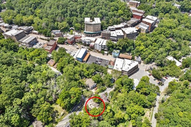 4 Douglas Street, Eureka Springs, AR 72632