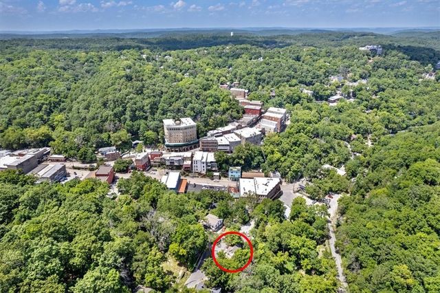 4 Douglas Street, Eureka Springs, AR 72632