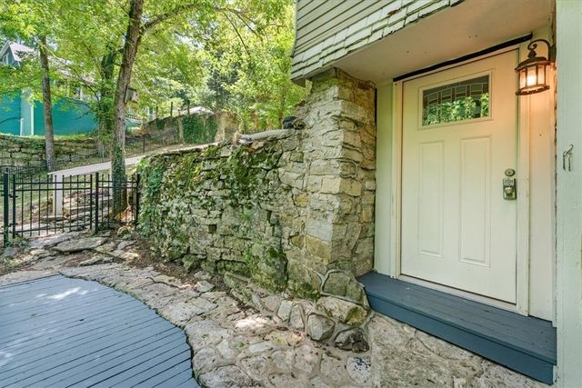 4 Douglas Street, Eureka Springs, AR 72632