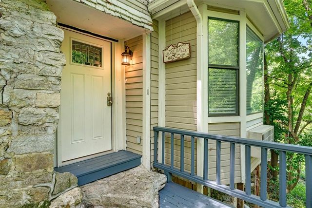 4 Douglas Street, Eureka Springs, AR 72632