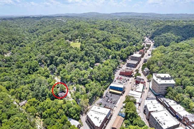 4 Douglas Street, Eureka Springs, AR 72632