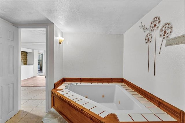 4 Douglas Street, Eureka Springs, AR 72632