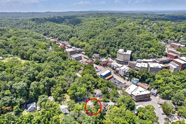 4 Douglas Street, Eureka Springs, AR 72632