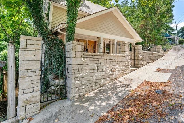 4 Douglas Street, Eureka Springs, AR 72632