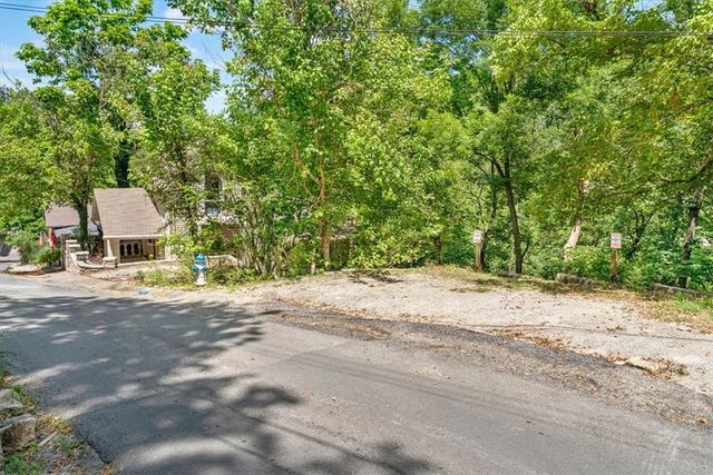 4 Douglas Street, Eureka Springs, AR 72632
