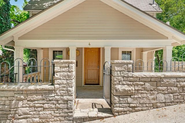 4 Douglas Street, Eureka Springs, AR 72632