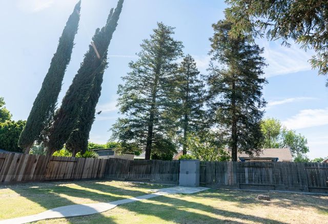 16973 Yvonne Dr, Delhi, CA 95315