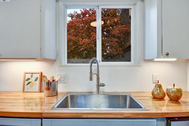 721 Pomona Ave, Albany, CA 94706