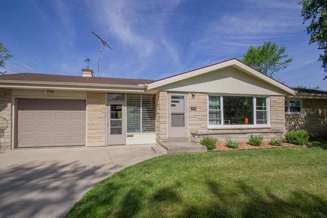 1006 Highland AVENUE, Watertown, WI 53098