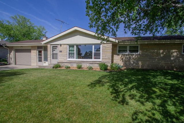 1006 Highland AVENUE, Watertown, WI 53098